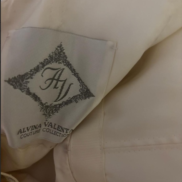 Alvina Valenta Silver Ivory Tulle Wedding Dress Size 10 Sample $3,100 Original - Picture 12 of 12